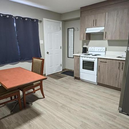 Riverside Motel Medicine Hat Exterior photo