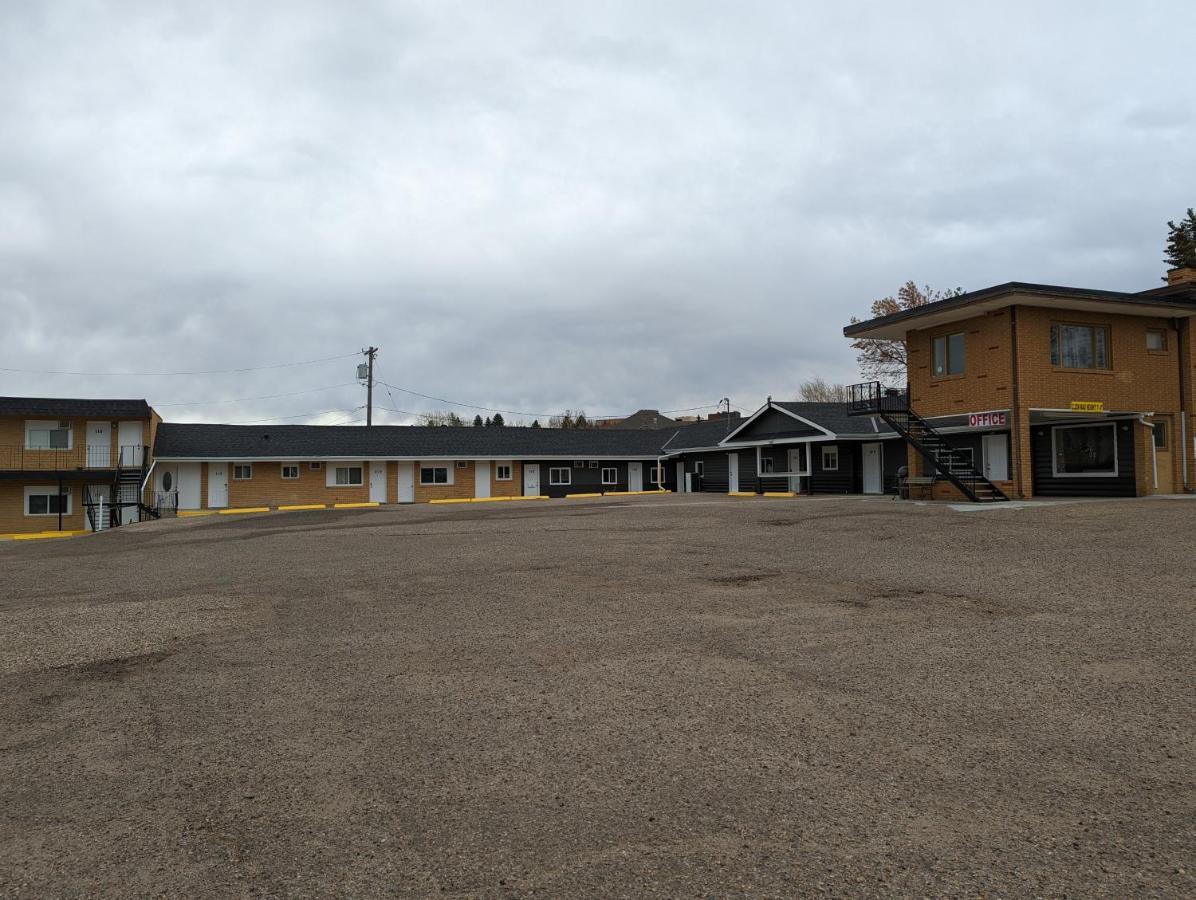Riverside Motel Medicine Hat Exterior photo