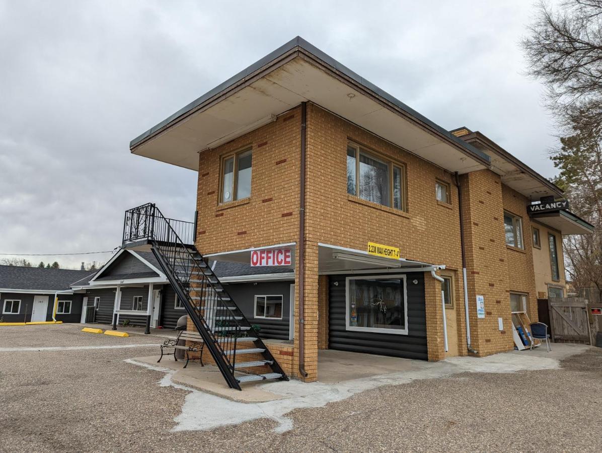 Riverside Motel Medicine Hat Exterior photo