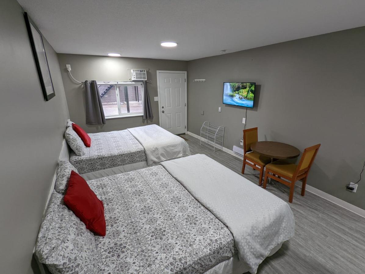 Riverside Motel Medicine Hat Exterior photo