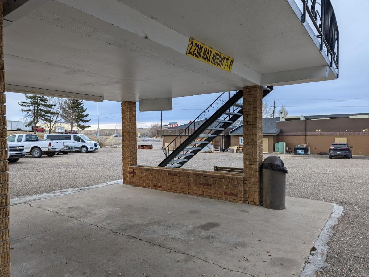 Riverside Motel Medicine Hat Exterior photo
