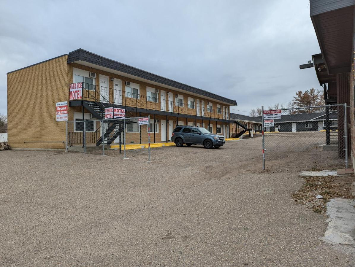 Riverside Motel Medicine Hat Exterior photo