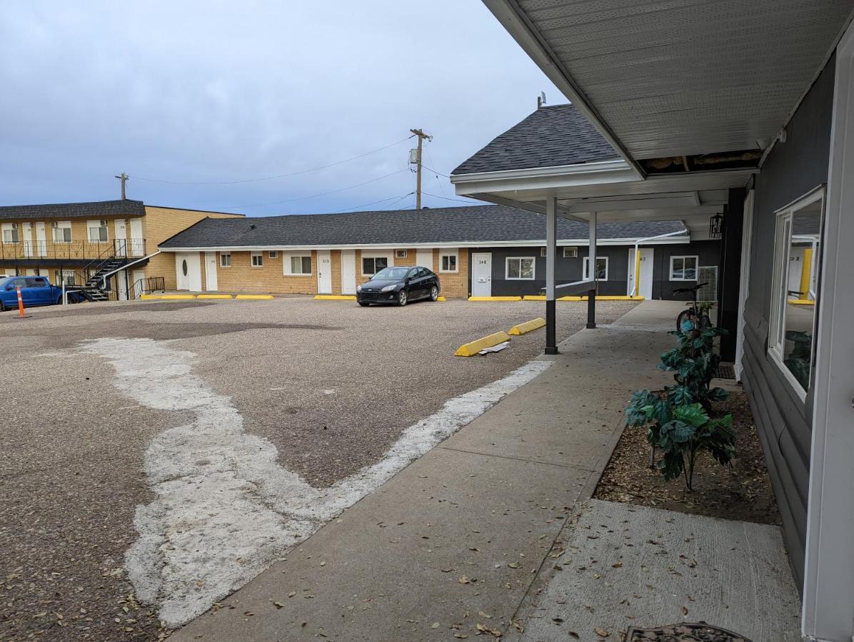 Riverside Motel Medicine Hat Exterior photo