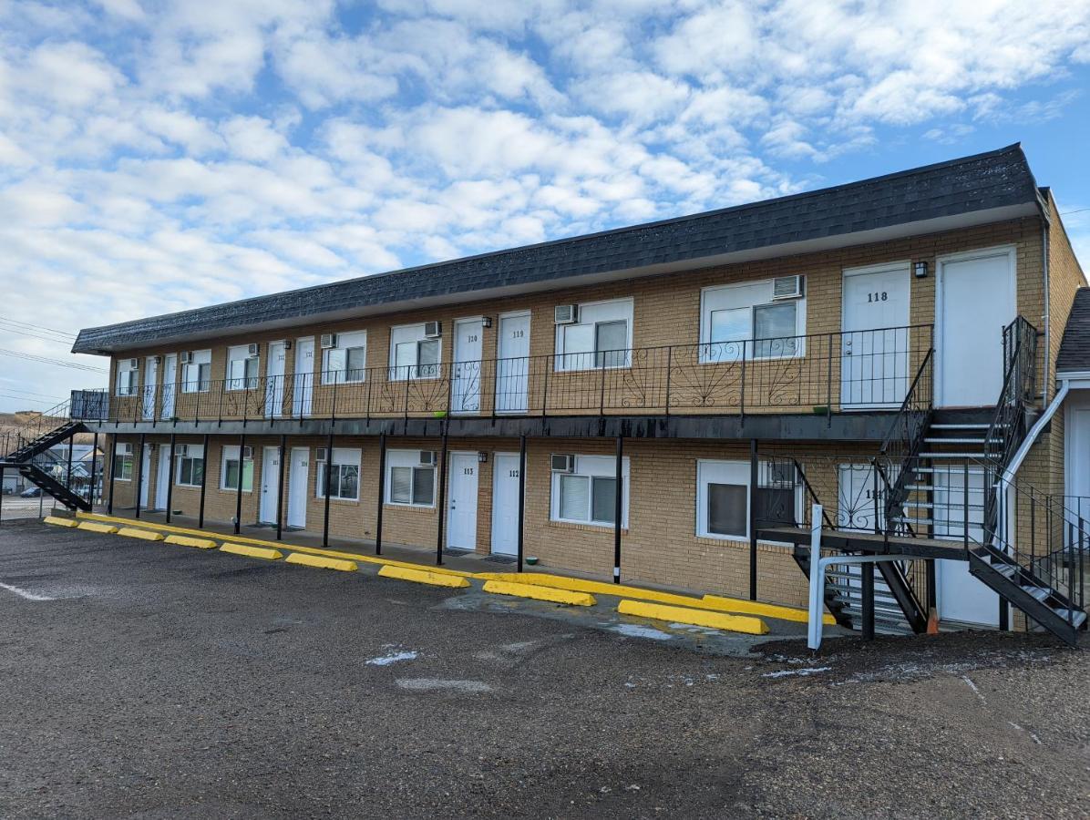 Riverside Motel Medicine Hat Exterior photo