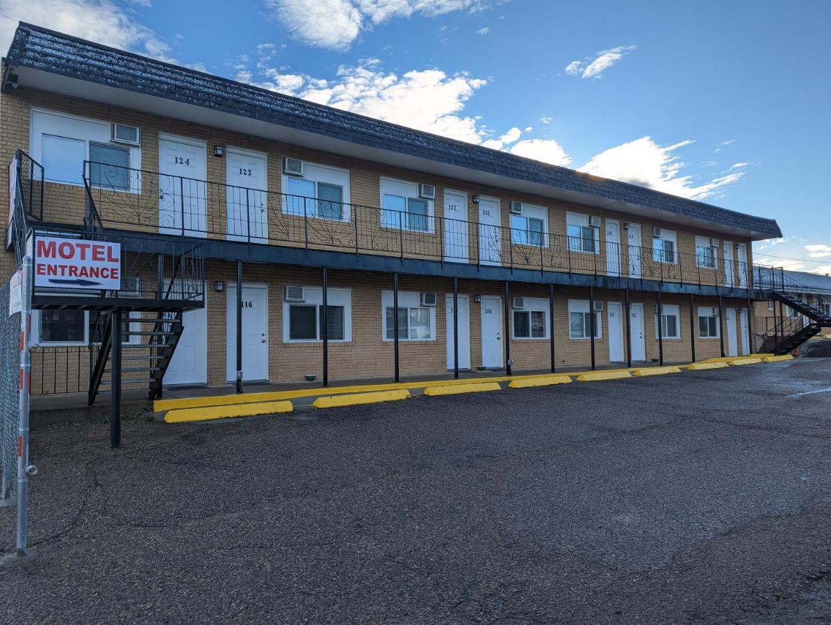 Riverside Motel Medicine Hat Exterior photo
