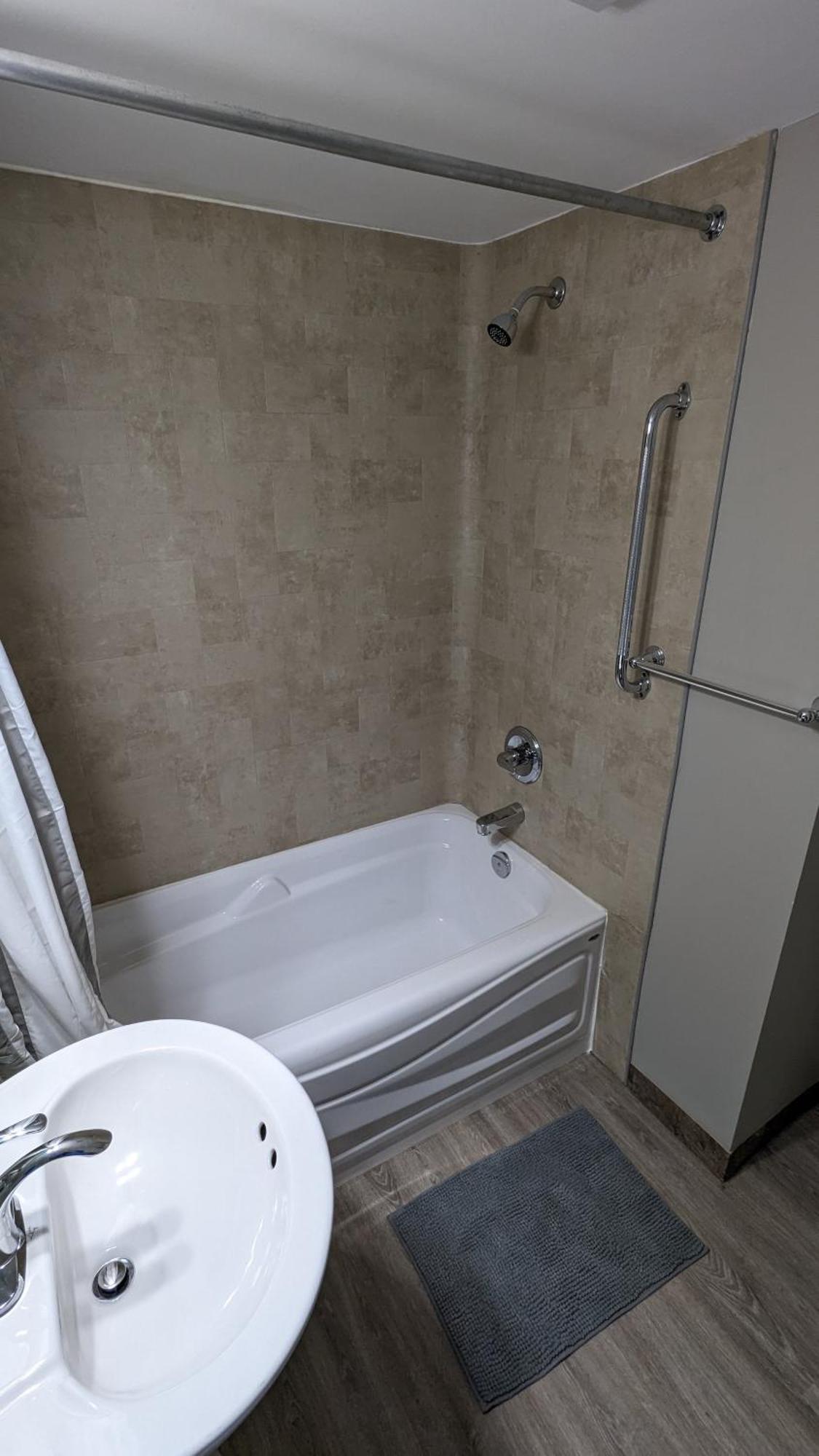 Riverside Motel Medicine Hat Room photo