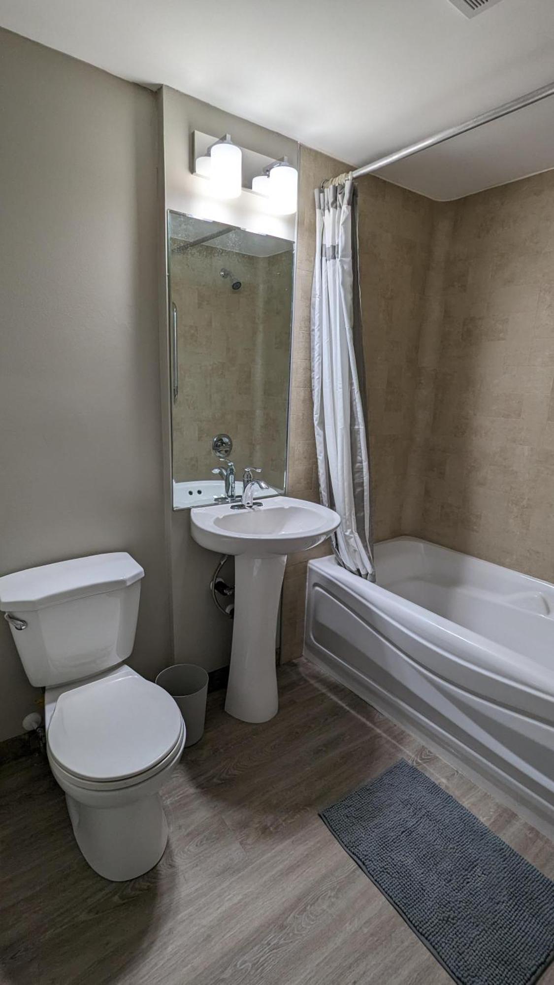 Riverside Motel Medicine Hat Room photo