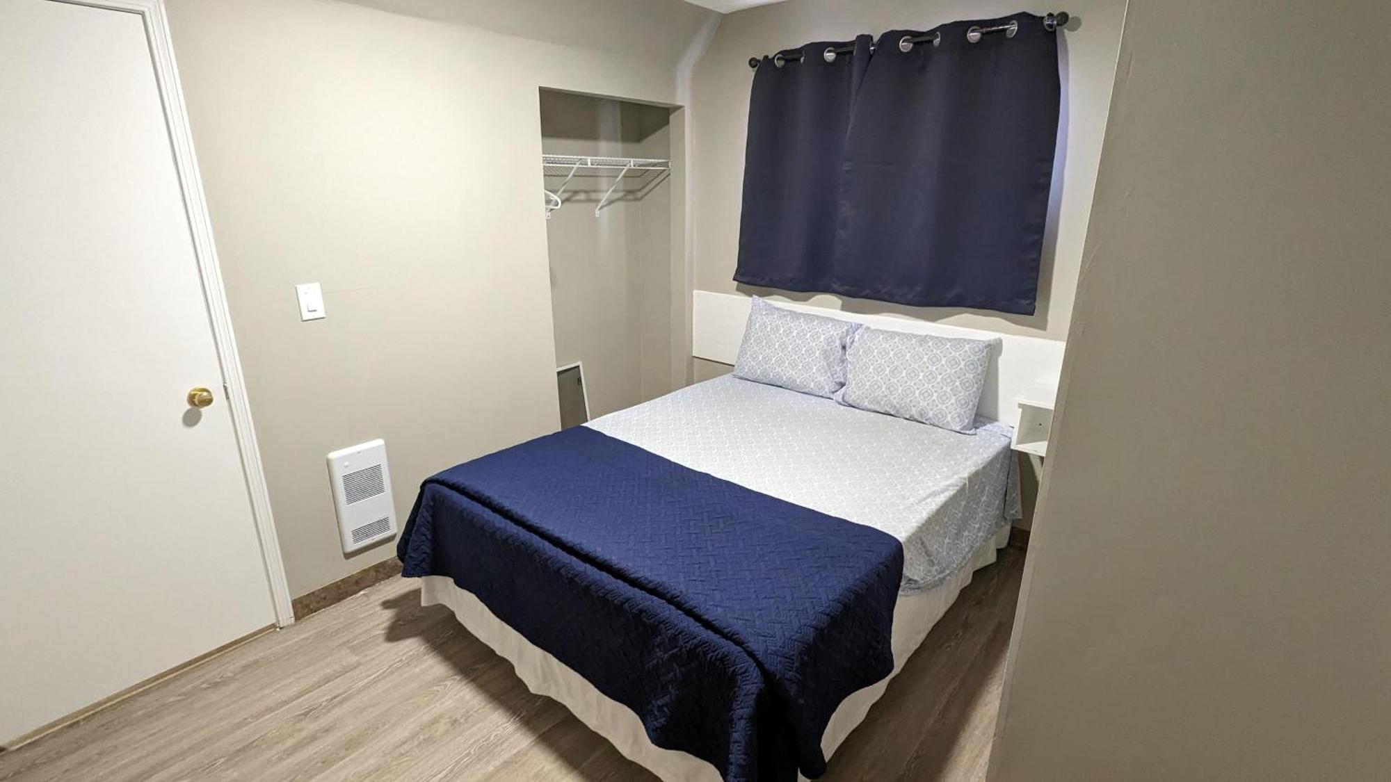Riverside Motel Medicine Hat Room photo